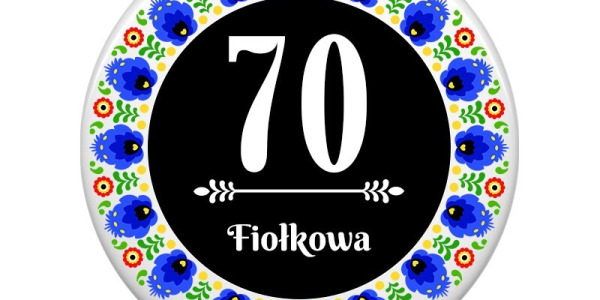 Eleganckie i stylowe tabliczki adresowe – trendy i najczęściej wybierane wzory w tym roku